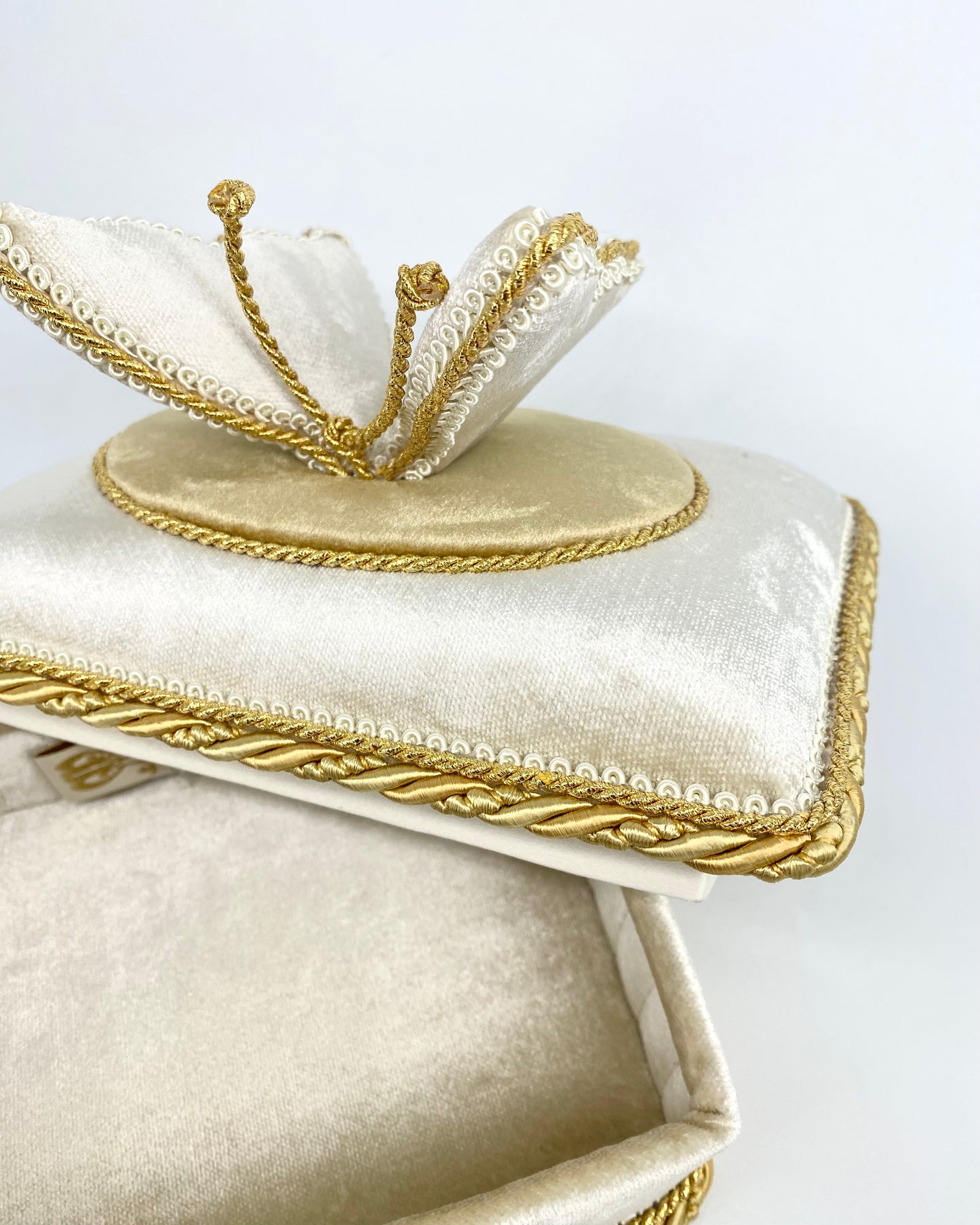 Dėželė Golden Butterfly